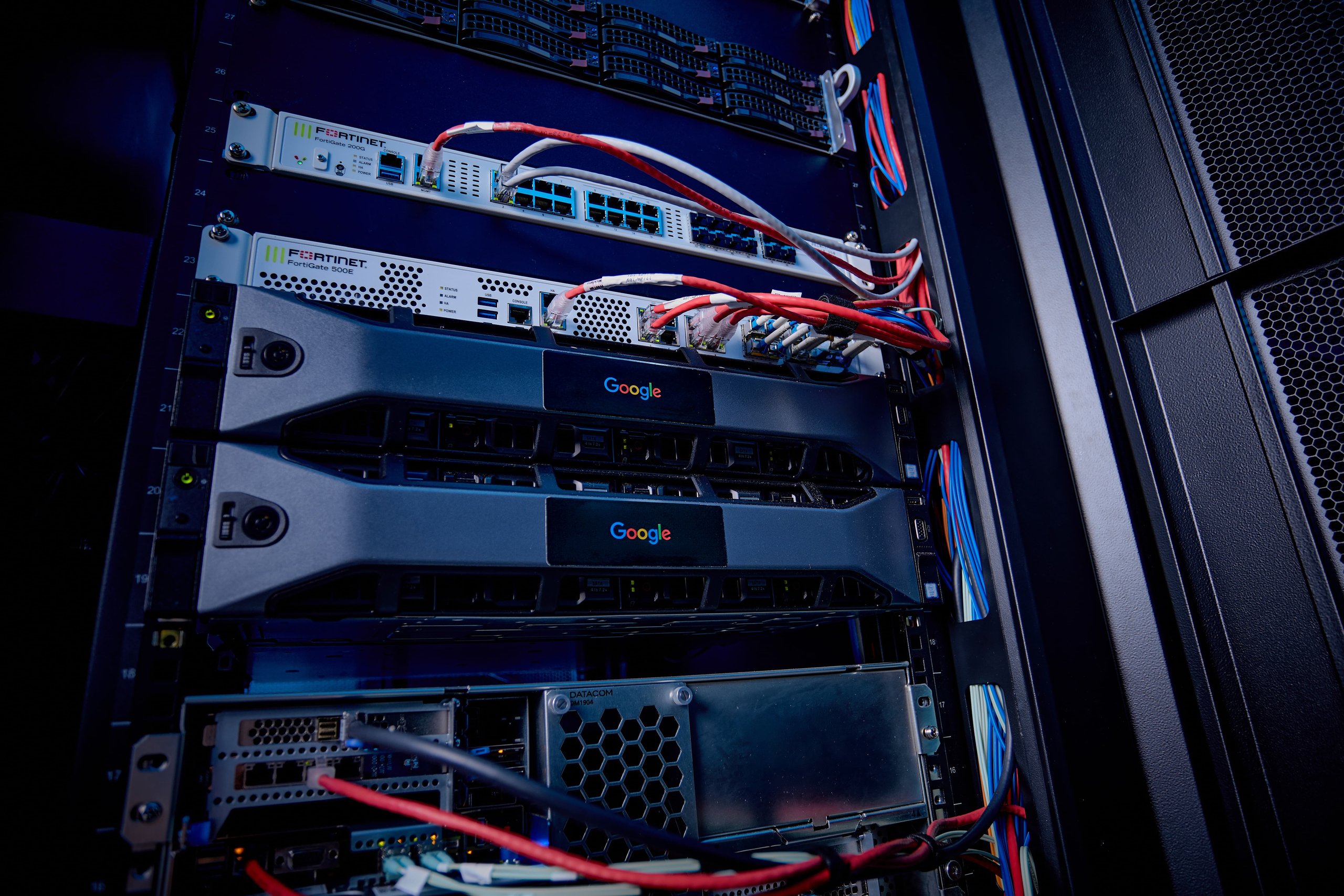 Baixa latência com conectividade estratégica